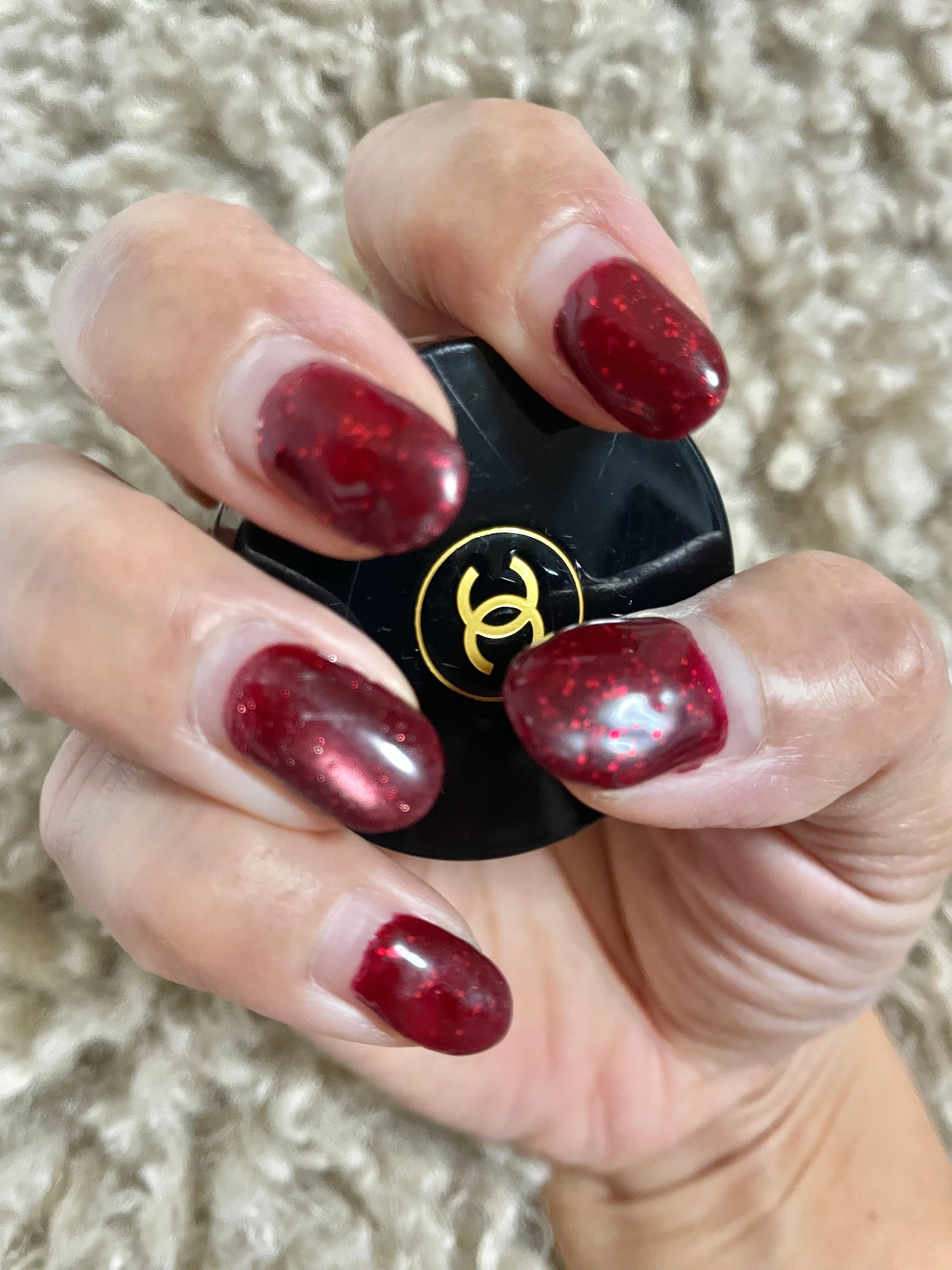 指先を彩るネイルで毎日に華やぎをの写真