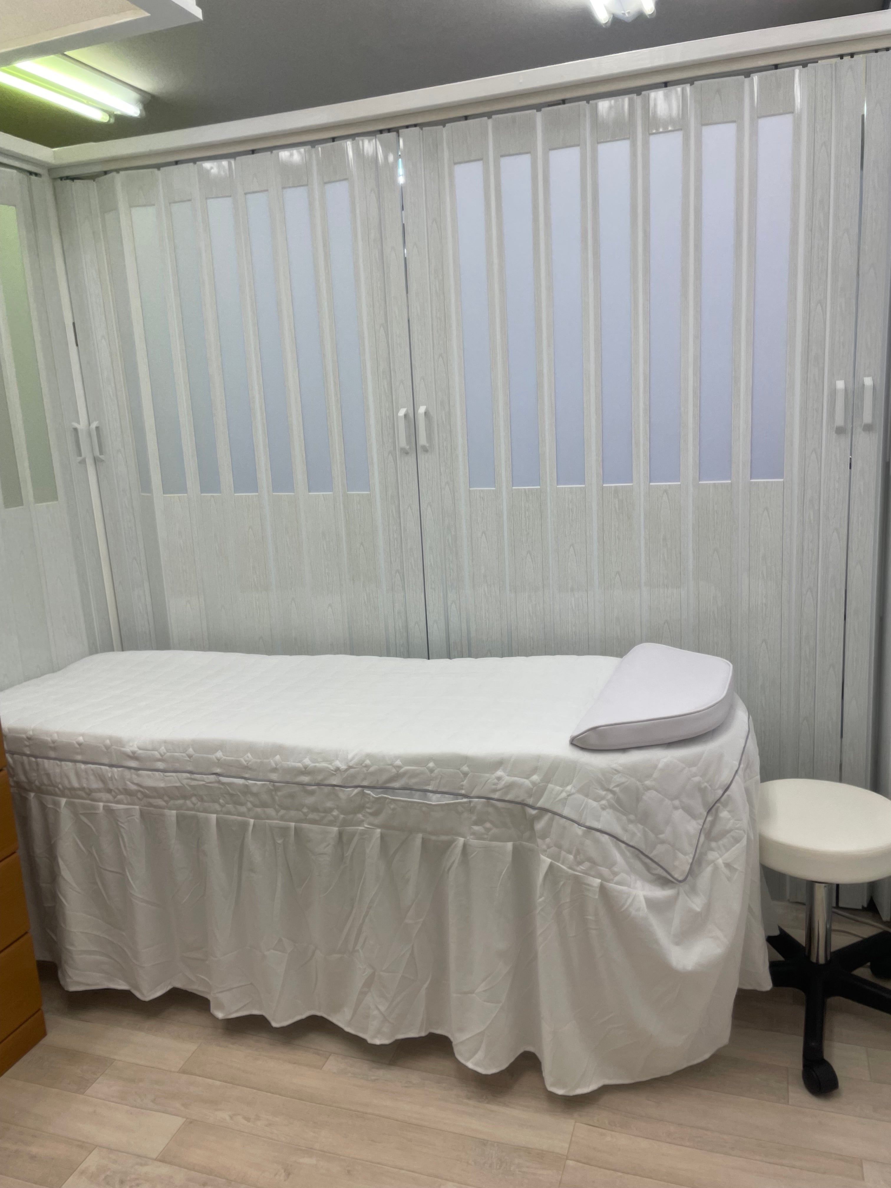 疲れた肌を労わるフェイシャルエステの写真